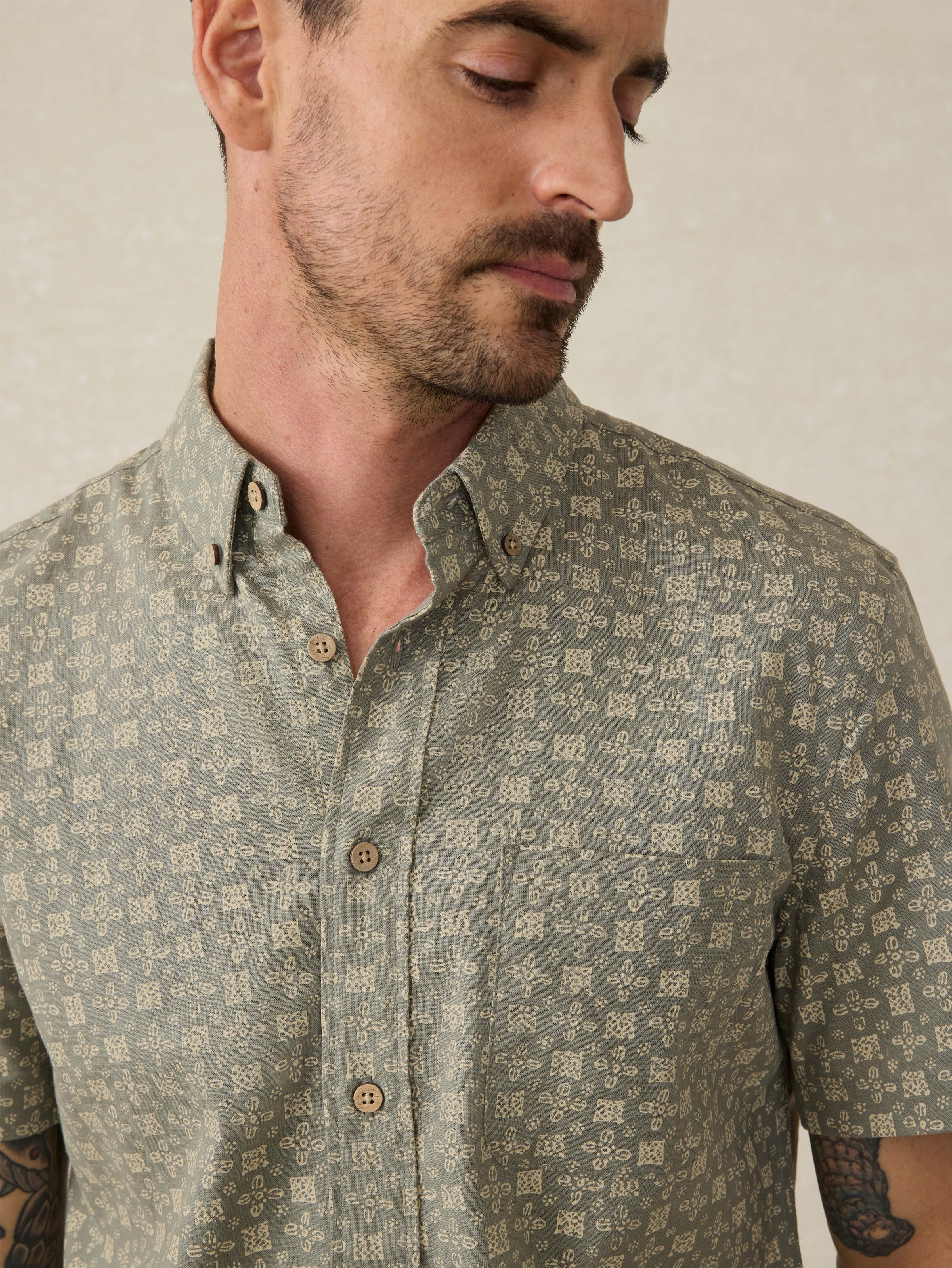 Short-Sleeve Breeze Shirt - Sundried Sage Emblem